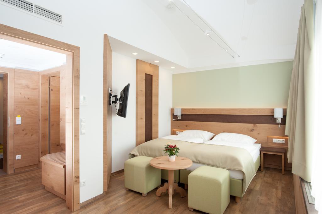 Hotel Zur Post Sankt Valentin Esterno foto