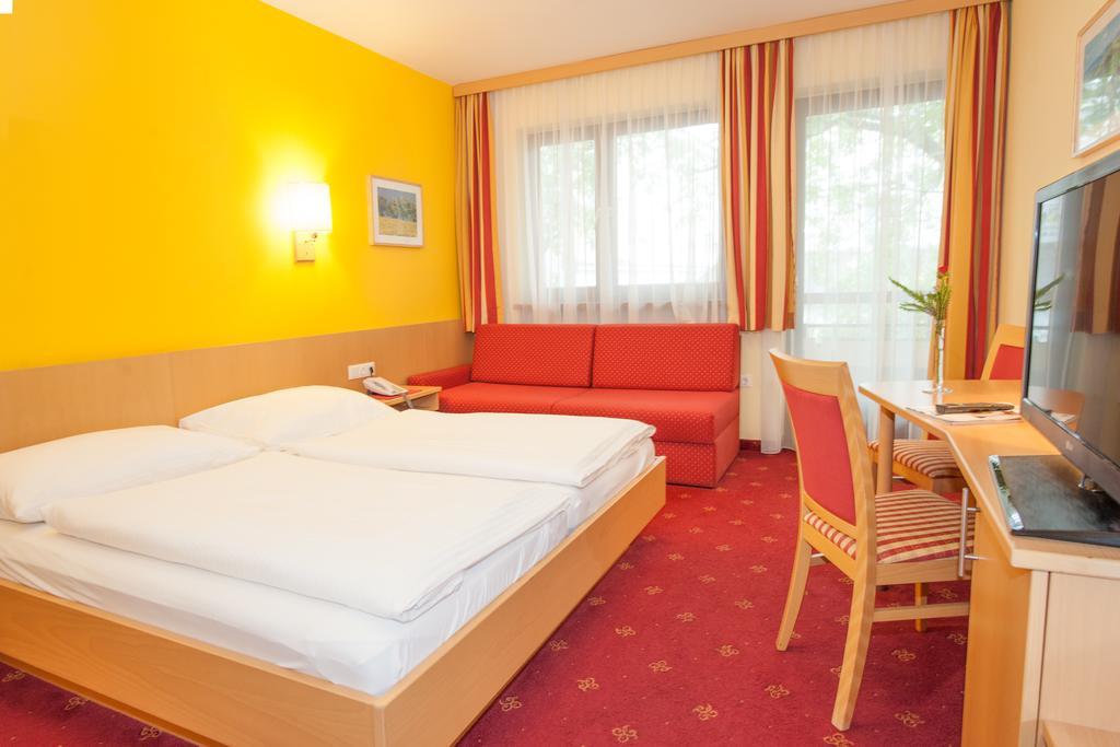Hotel Zur Post Sankt Valentin Esterno foto