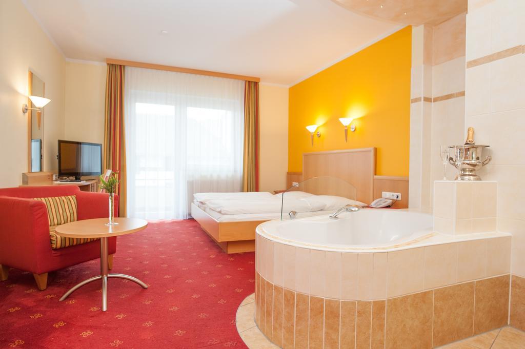 Hotel Zur Post Sankt Valentin Esterno foto