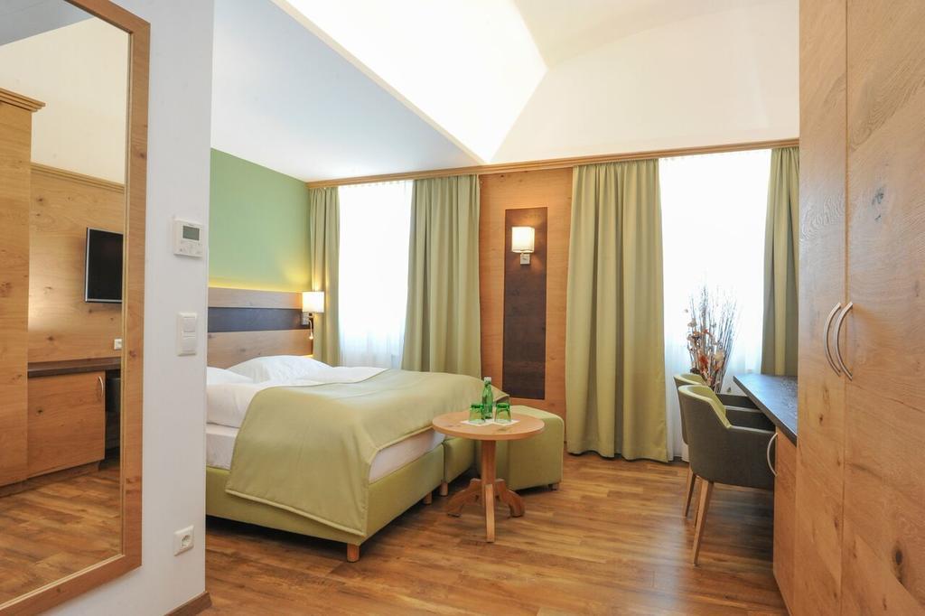 Hotel Zur Post Sankt Valentin Esterno foto